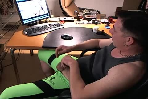 Green Bulge -> White sex cream