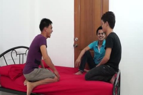 Three teens Daisy Chain butthole On The sofa