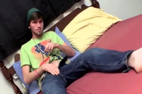 adorable lad Dakota James Knows How To Wanks His Hard 10-Pounder