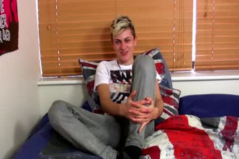 Skylar West Plays With His long 10-Pounder And hammers His arsehole