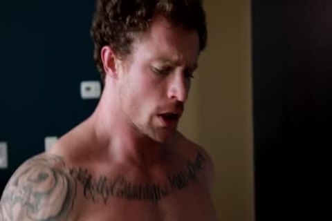 Muscle homo Flip Flop With cumshot