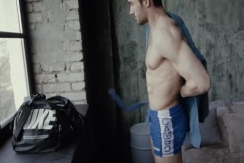 Model Does Some in nature's garb Shadow Boxing