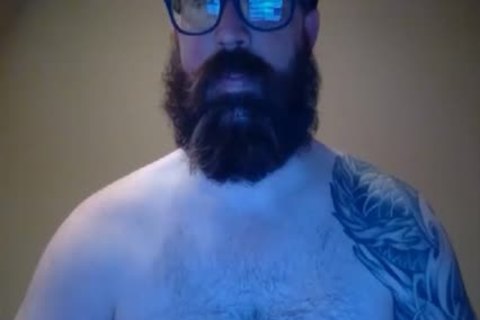 BEARDGAME227 LOOKIN FOR SOME schlong
